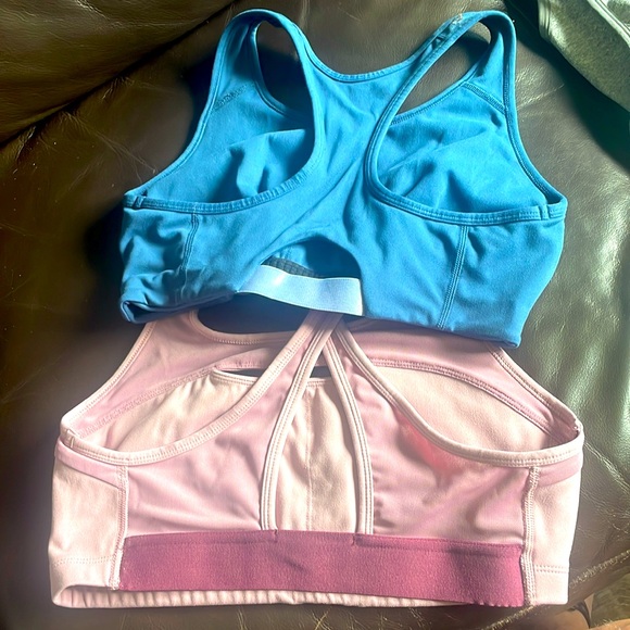 Set of 4 sports bras gently worn size medium brand is athletics works - Picture 4 of 5